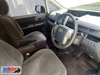 2013 Toyota Voxy