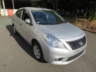 2013 Nissan Tiida latio for sale in Kingston / St. Andrew, Jamaica