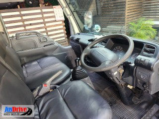 2004 Isuzu ELF