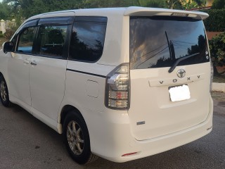 2011 Toyota Voxy for sale in Kingston / St. Andrew, Jamaica