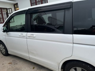 2014 Honda Stepwagon
$1,550,000