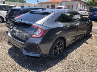 2018 Honda Civic Touring
$2,390,000