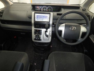 2013 Toyota Voxy for sale in Kingston / St. Andrew, Jamaica