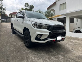 2017 Toyota Hilux Revo 
$4,980,000
