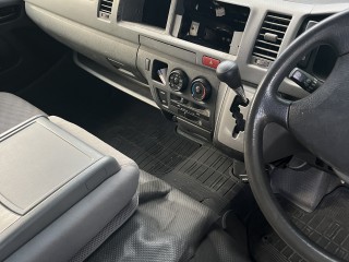 2006 Toyota Hiace