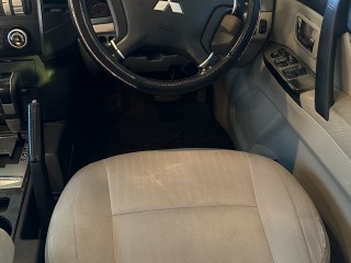 2012 Mitsubishi Pajero