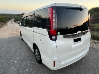 2016 Toyota Noah